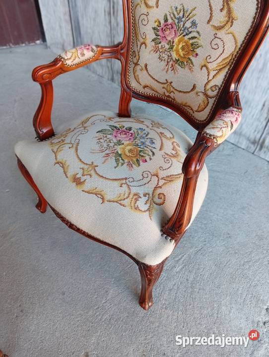 fotel w stylu Ludwikowskim z podnóżkiem 384 kujawsko-pomorskie Byczyna