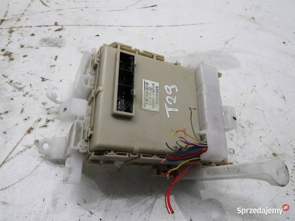 SKRZYNKA BEZPIECZNIKÓW AVENSIS T29 8273005J90