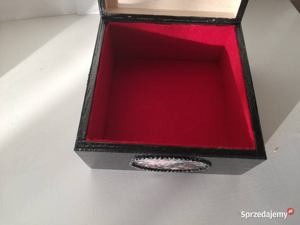 Szkatuka na biżuterięmotyw kwiatowy Kraków