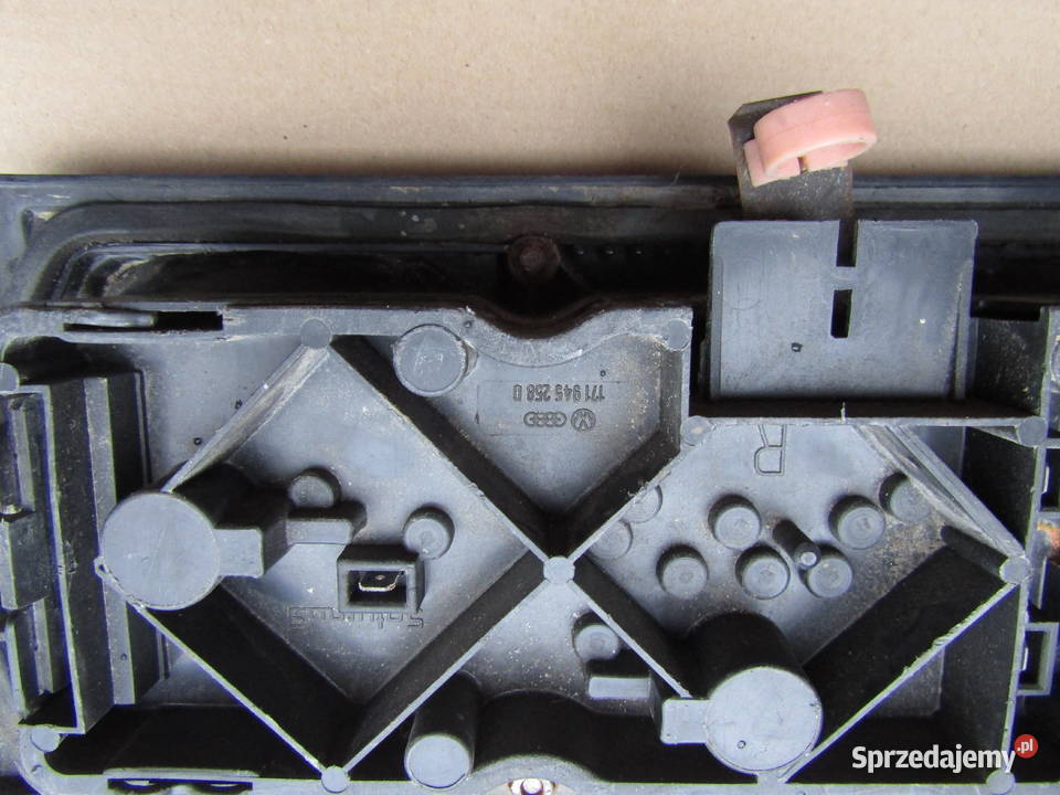 LAMPA TYLNA PRAWA VOLKSWAGEN GOLF MK1 1974 83r Rok produkcji 1977 łódzkie