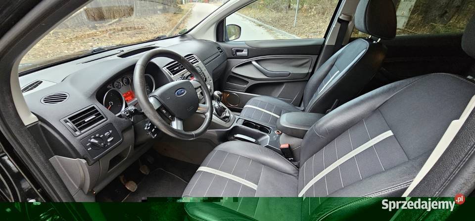 świeżo sprowadzony Ford Kuga z 2010 roku