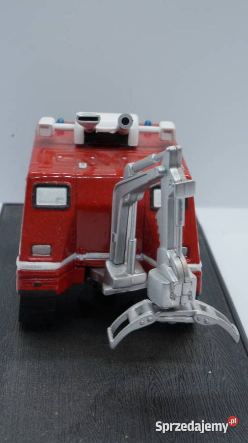 Gąsienicowy pojazd strażacki Rainbow 5 143 STRAŻ Modelarstwo Olesno