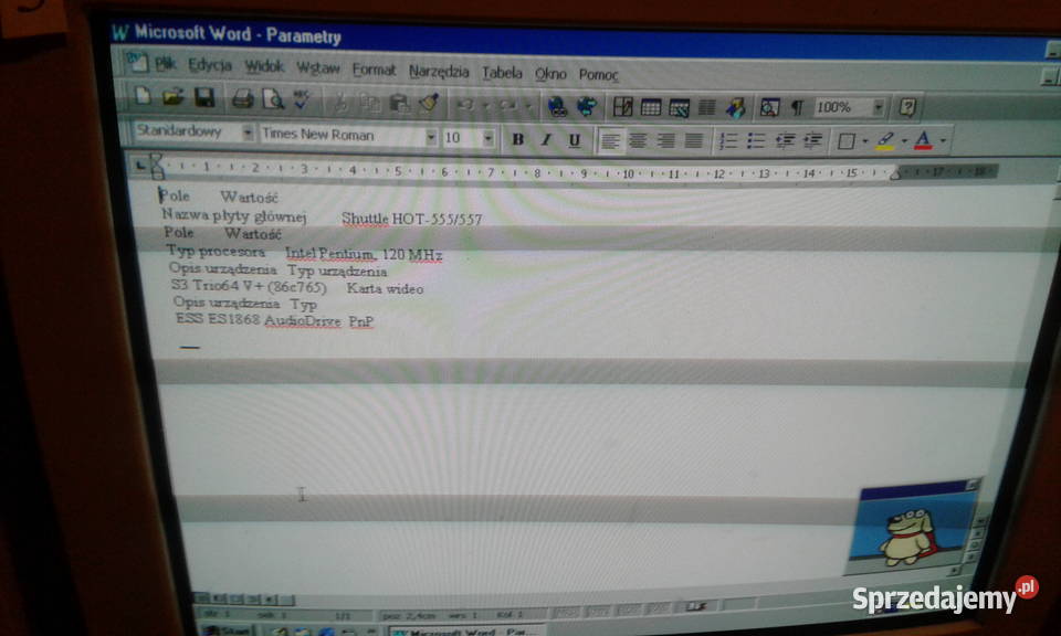 Stary Komputer AT z wyświetlaczem w obudowie 120