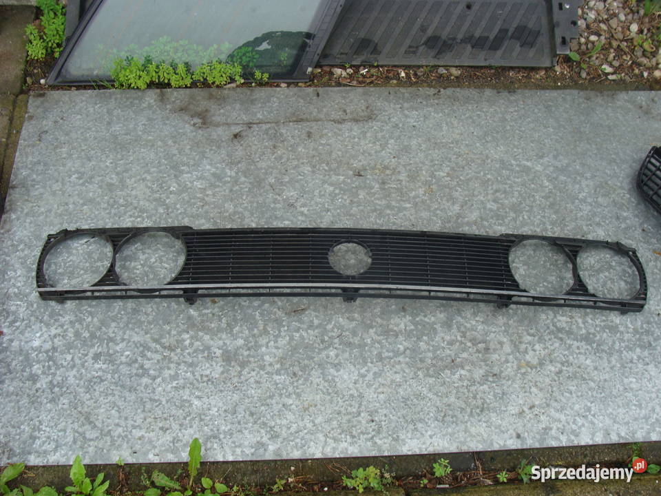 VOLKSWAGEN VW PASSAT MK1 B1 GRILL ATRAPA