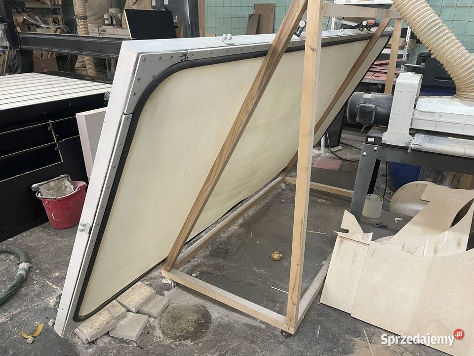 Prasa próżniowa membranowa czeskiej firmy Adamik