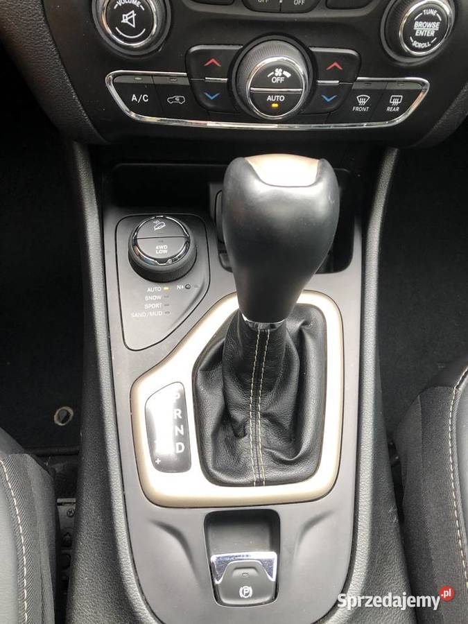 JEEP CHEROKEE 32 V6 LIMITED 4X4 Rok produkcji 2015 Łapy