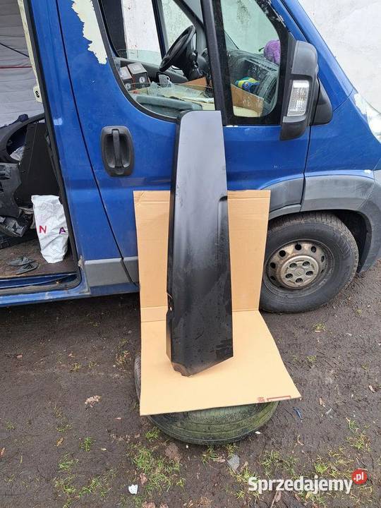 Narożnik słupek prawy tył tylny Renault Master