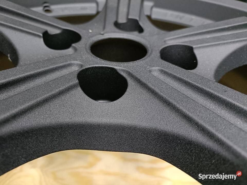 Felgi aluminiowe OZ Racing 17 4x100 super mat Niewierszyn