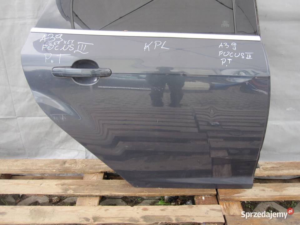 FORD FOCUS MK3 III 11r drzwi prawe tył kompletne