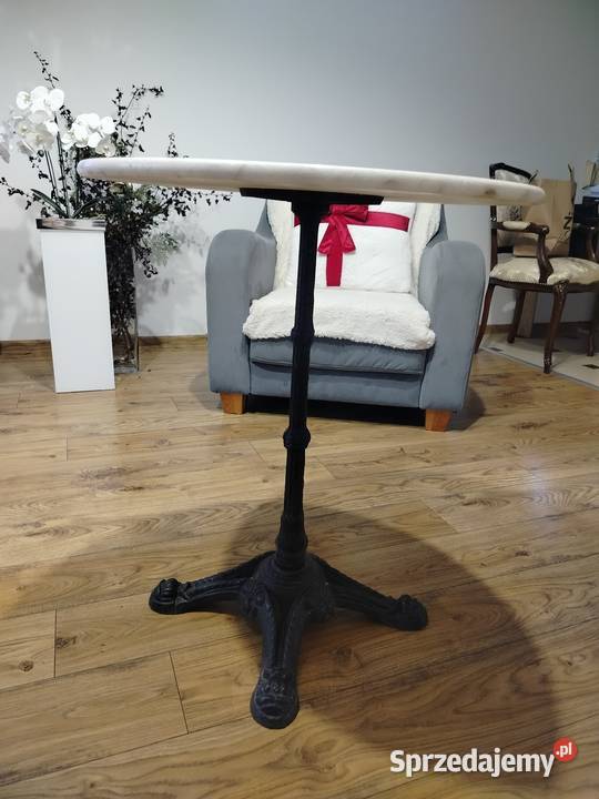 Stolik z marmurowym blatem i żeliwną nogą styl