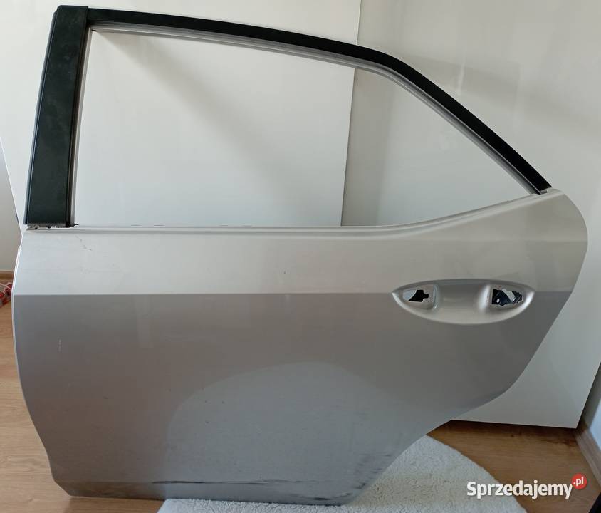 Drzwi lewy tył Toyota Corolla E18 Czeladź