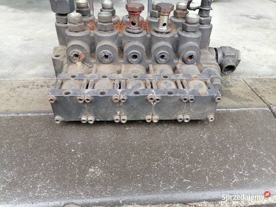 Rozdzielacz 5 sekcyjny hydrauliczny ciężarowe Masłów Drugi