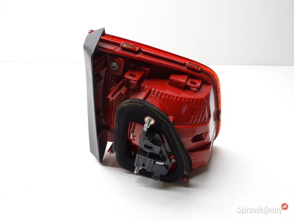 LAMPA PRAWA PRAWY TYŁ TYLNA W KLAPE 5N0945310 VW osobowe