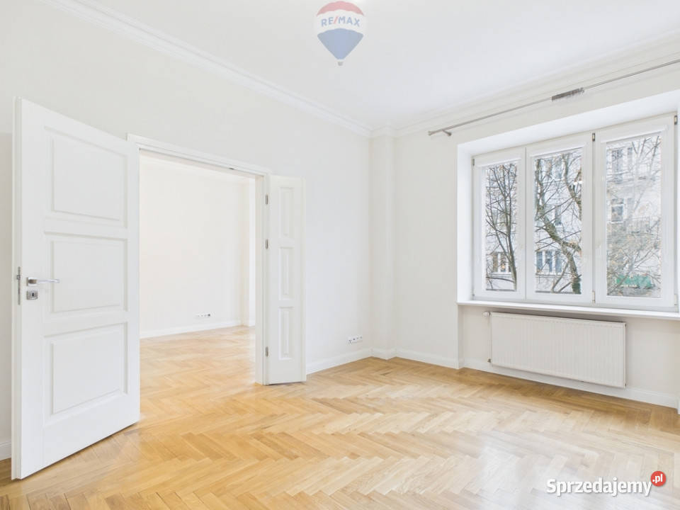 Dwupokojowe nieumeblowane mieszkanie w kamienicy Warszawa