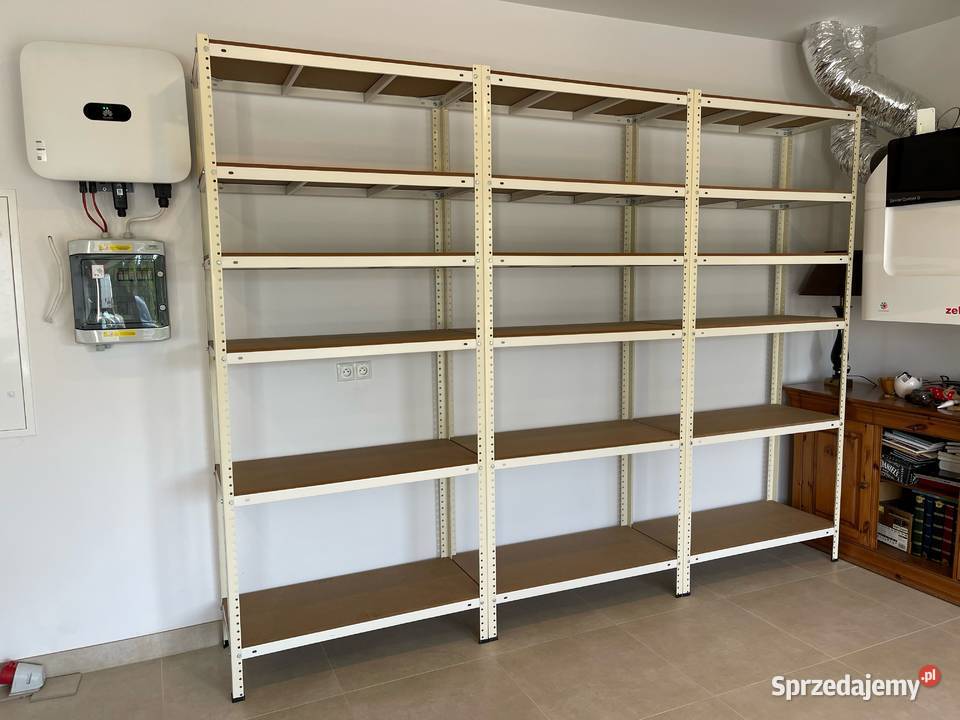 Regały półkowe wypełnione płytą PRODUCENT