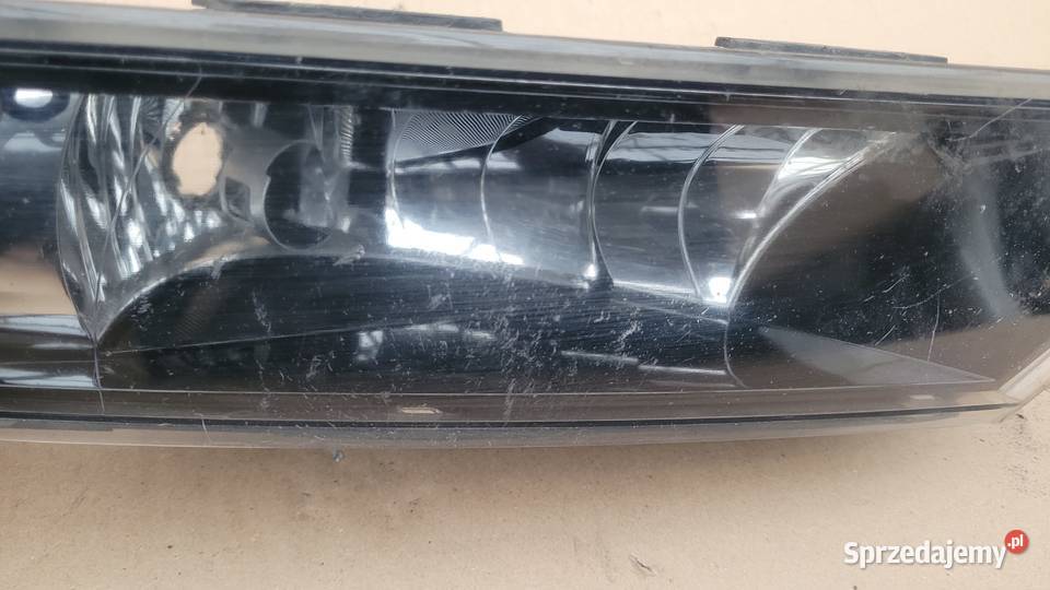 SKODA SUPERB 3 III HALOGEN PRAWY 1566 Ruda Śląska sprzedam