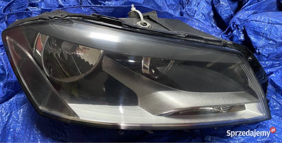 Volkswagen Passat B7 Lampa prawy przód Wzdół Rządowy