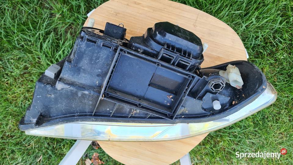 LAMPY PRZEDNIE A4 B5 sprzedam