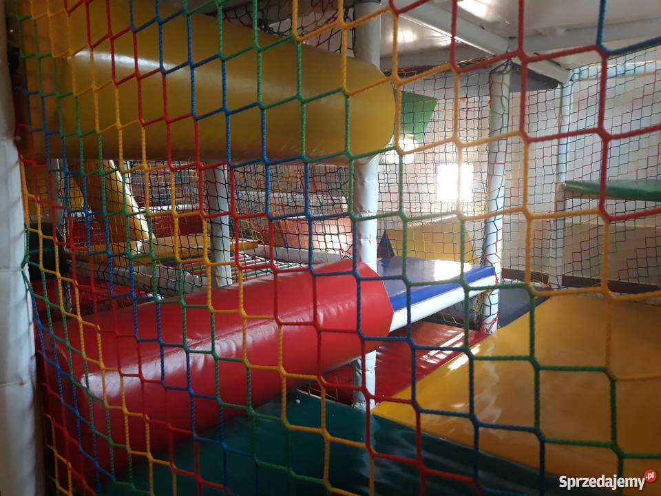 Małpi gaj plac zabaw wewnętrzny dzieci