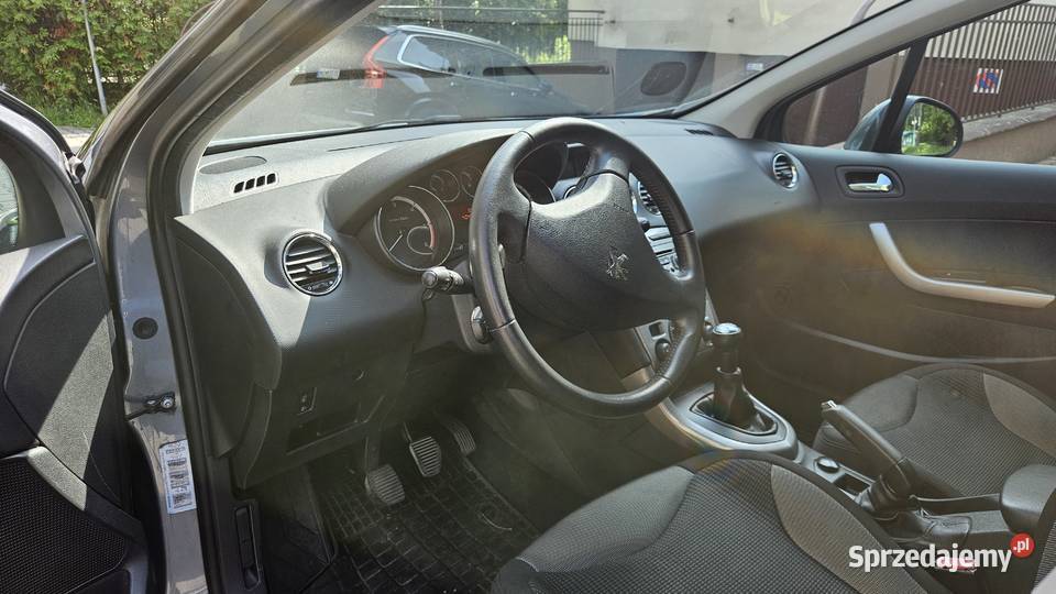 Peugeot 308 samochód z niskim przebiegiem Kraków sprzedam