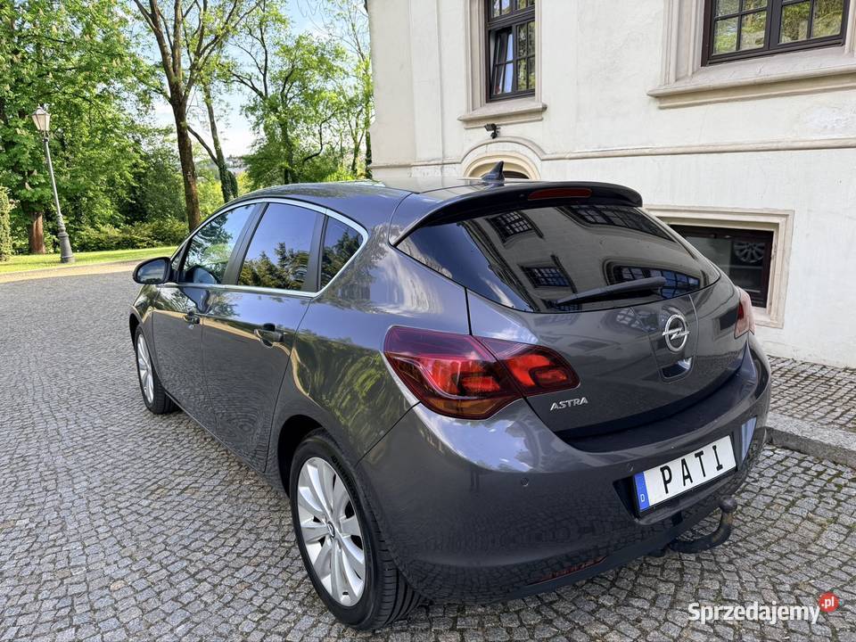 Opel Astra J 16 Benzyna 115 Świeżo sprowadzony z światła do jazdy dziennej Jasło