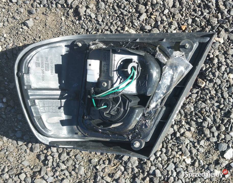 Nissan Almera n15 1996 1995 1997 3D 5D lampa tył Byków