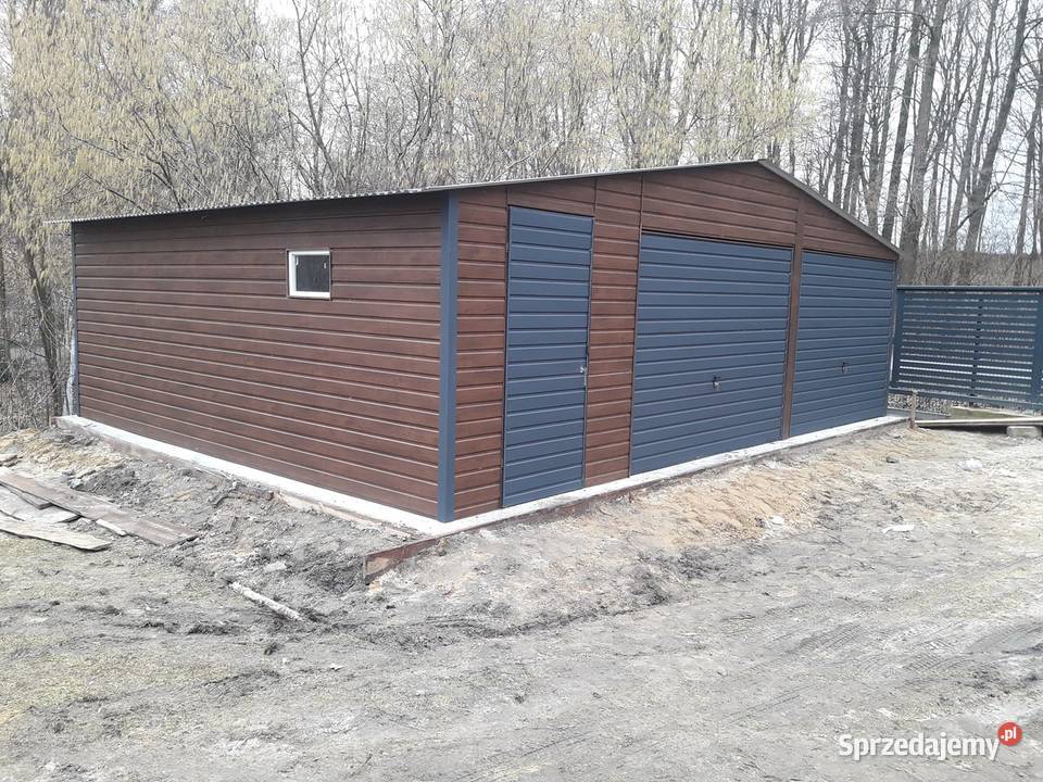 Garaż Złoty Dąb z zadaszeniem obok garażu Grudziądz