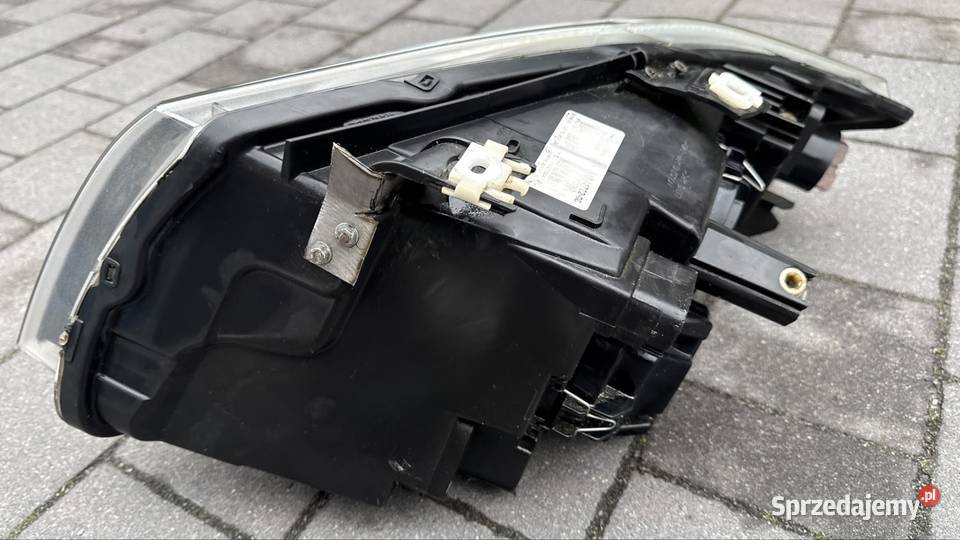 Lampa prawa BMW E90 E91 przedlift reflektor Radom