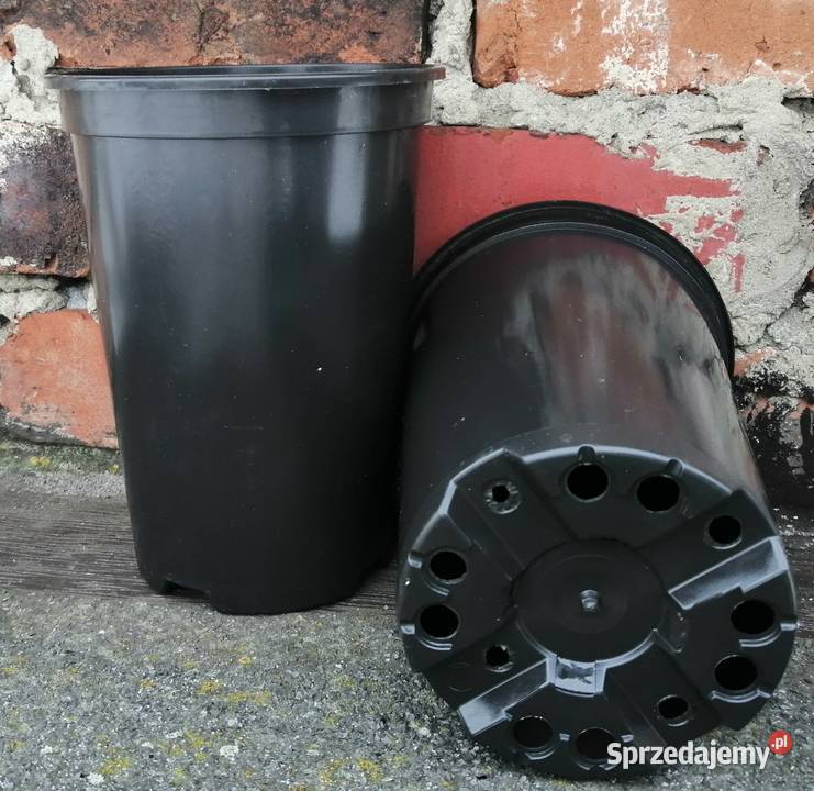 Doniczki wysokie czarne produkcyjne 14 2L do róż sprzedam