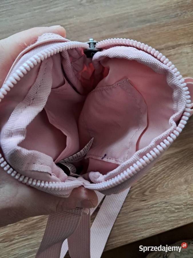 saszetka nike w kolorze pudrowy róż stan świętokrzyskie Sandomierz