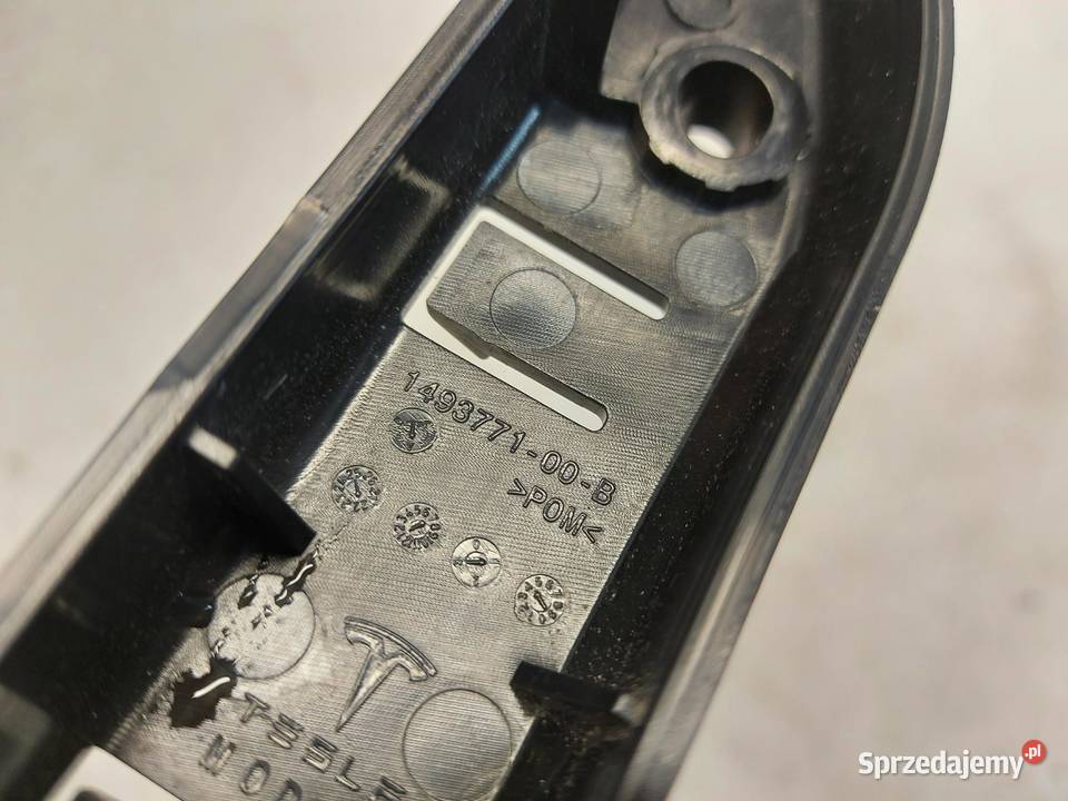 TESLA MODEL Y 2022r ŚLIZG MOCOWANIE ZDERZAKA osobowe