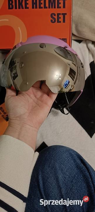 Kask rowerowy z ochroną okularów korekcyjnych