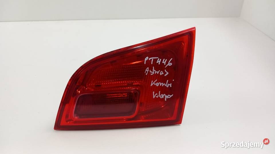 OPEL ASTRA J KOMBI LAMPA TYŁ PRAWA W KLAPĘ Zbierkowo