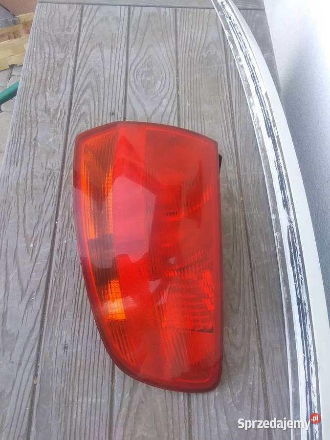 Lampa tyl prawa A3 8P4 945 096C Lampy tylne