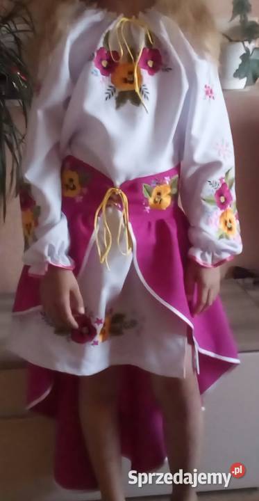 Sukienka dziewczynki jest ukraińskie ubrania Głogów