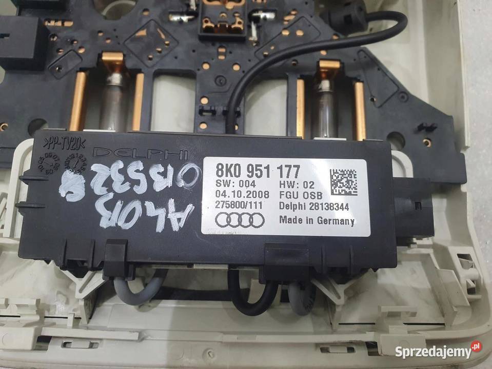 LAMPKA PODSUFITKI OŚWIETLENIE AUDI A4 B8