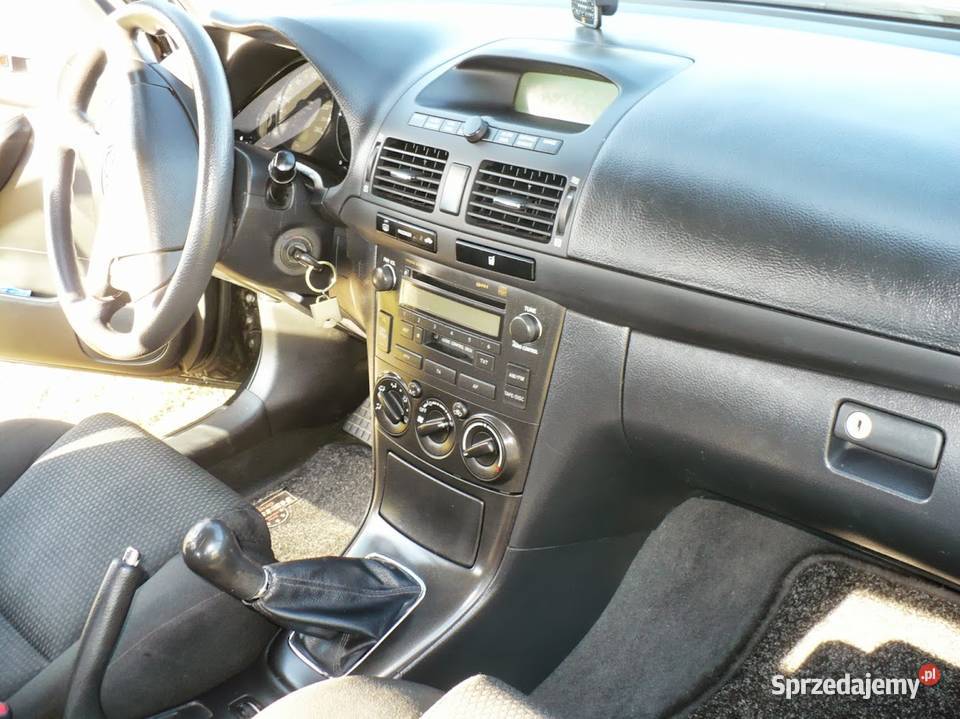 Toyota Avensis II T25 18 VVTi LPG 129 manualna