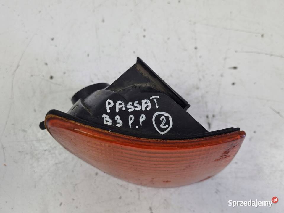 Vw Passat B3 PRAWY PRZEDNI KIERUNKOWSKAZ przód Rudka