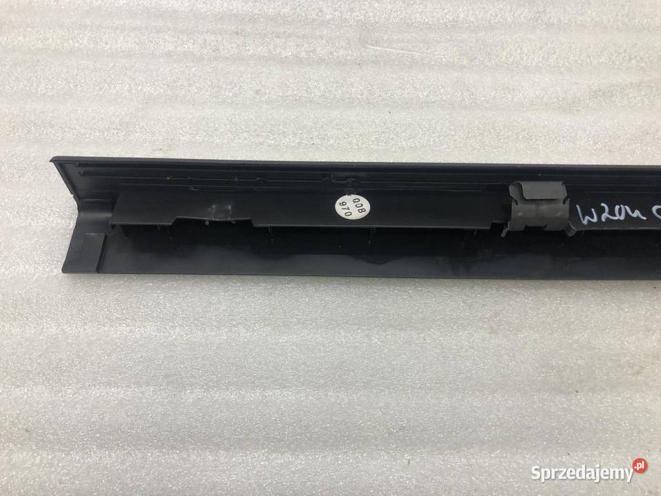 LISTWA PROGOWA PRAWA MERCEDES W204 2046860036