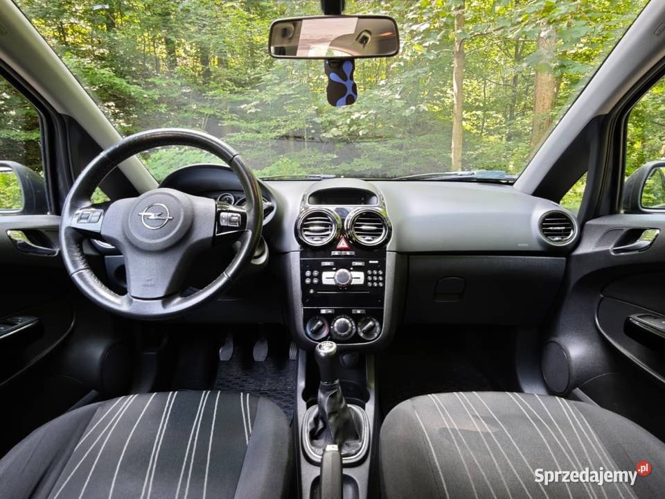 Opel Corsa D 2010 Benzyna 12 86 Edition 111 elektryczne szyby Samochody osobowe Bielsko-Biała