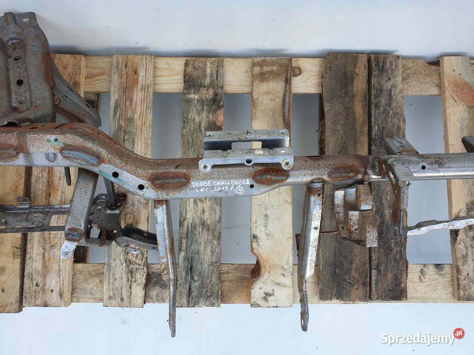 Dodge Challenger STELAŻ DESKI ROZDZIELCZEJ Rudka