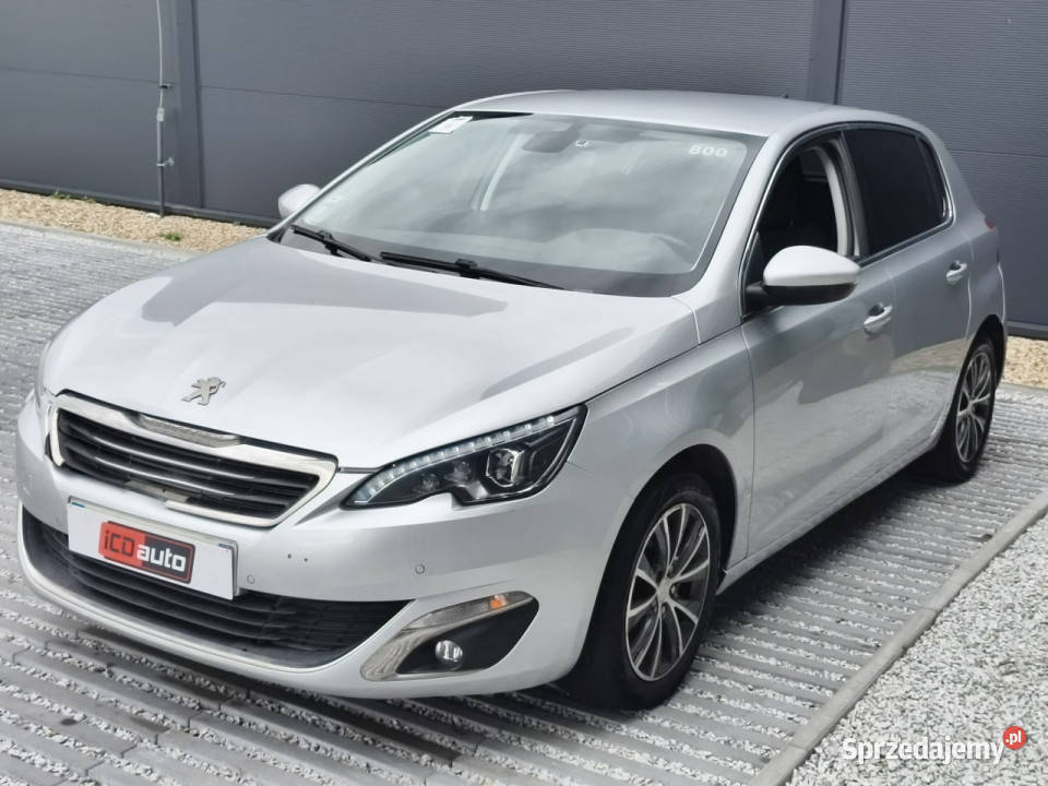Peugeot 308 12 benzyna 130 6biegów full ledy uszkodzony sprzedam
