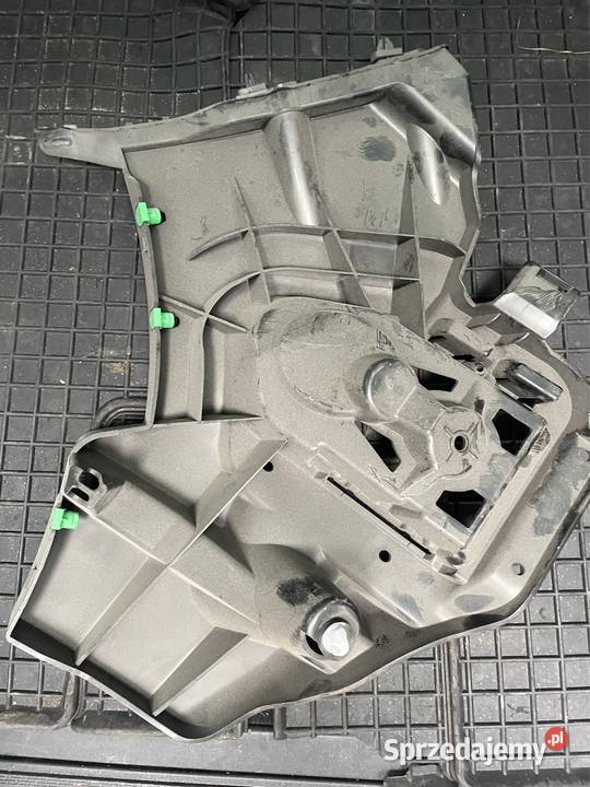 Volvo V40 V40 CC slizg tył mocowanie R prawy Karoseria Kozubszczyzna