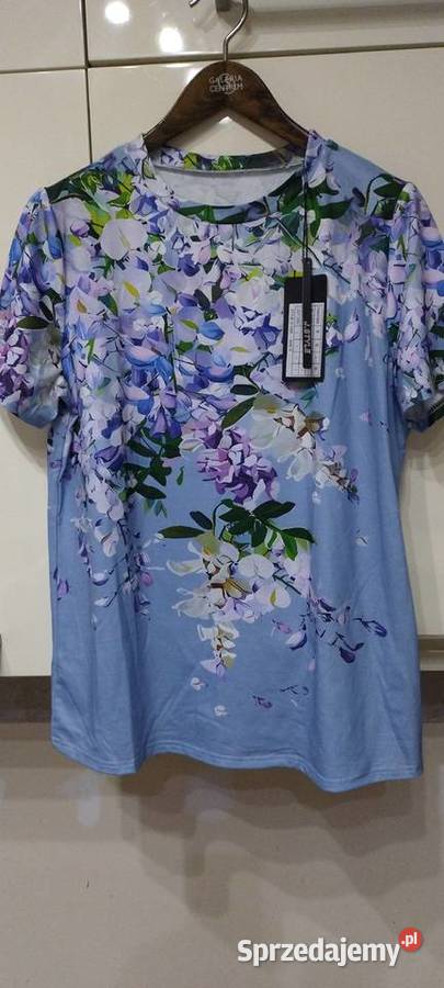 Bluzka z krótkimi rękawami na niebieskim tle Kwiatki Lublin sprzedam