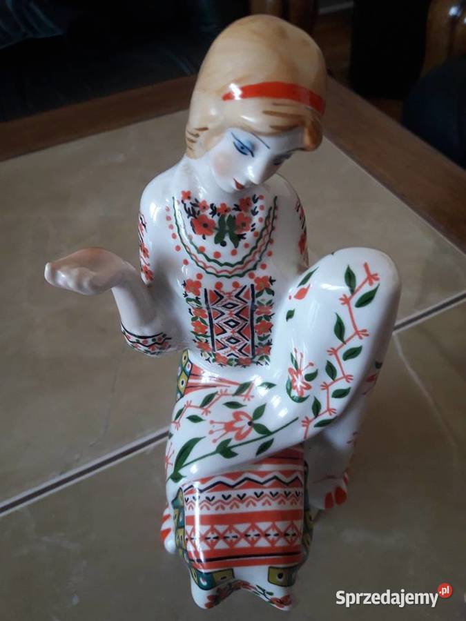 Figurka porcelanowa Ukraińska hafciarka Kijów Janów Lubelski
