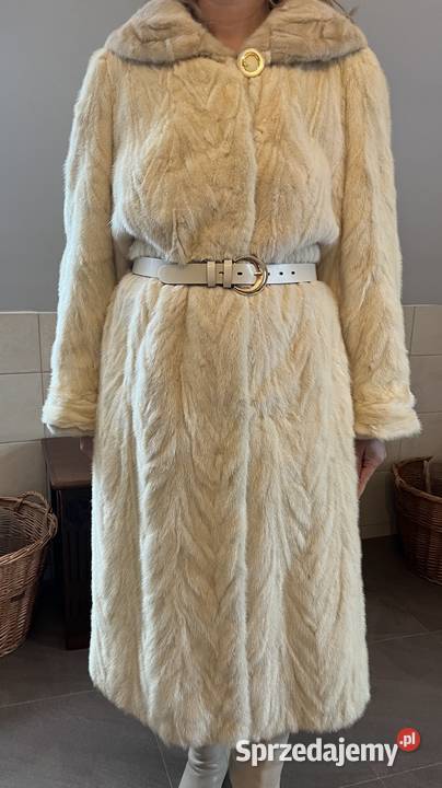 Kremowe futro z norek 3840 Łowęcin