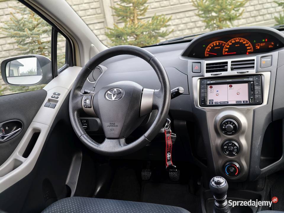 Toyota Yaris II 13 BOGATE WYPOSAŻENIE Świetny Yaris