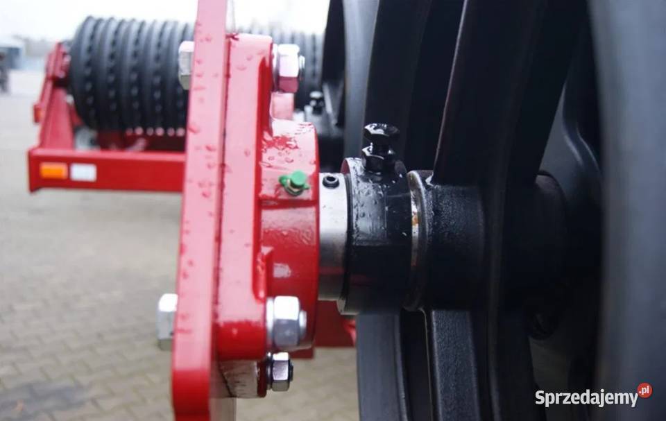 Wał uprawowy LUPUS o szerokości 90 m Ciechanów