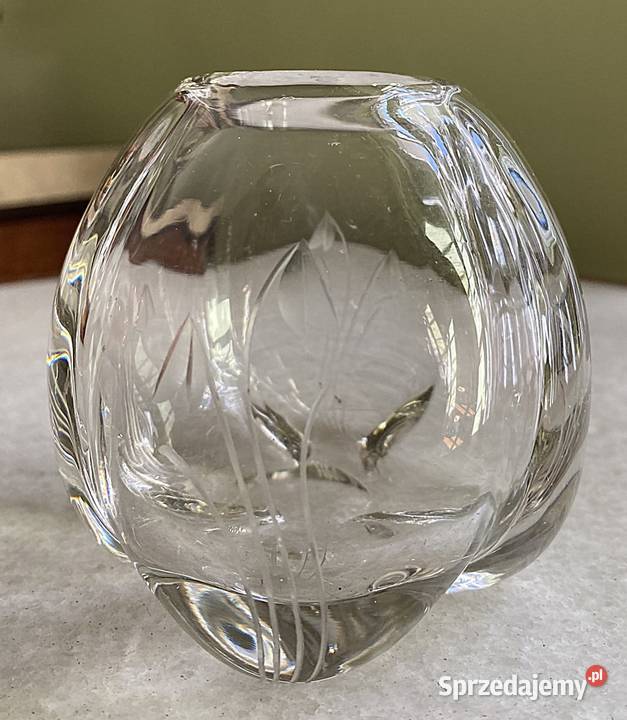 Mały wazonik z florystycznym grawerunkiem Warszawa