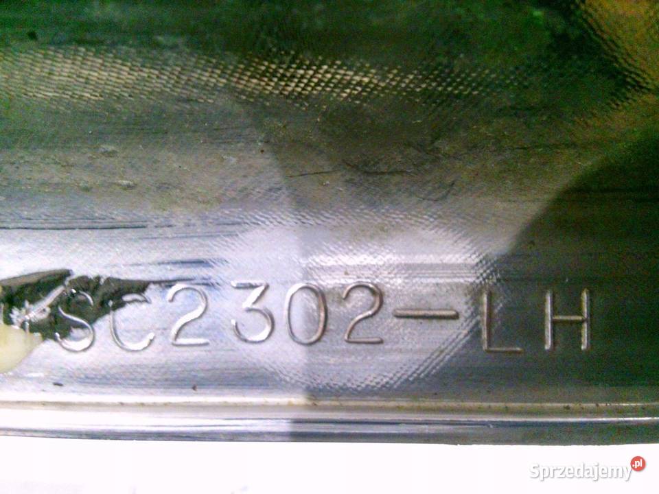 MITSUBISHI L200 07r ramka chromowa lampy lewej Motoryzacja